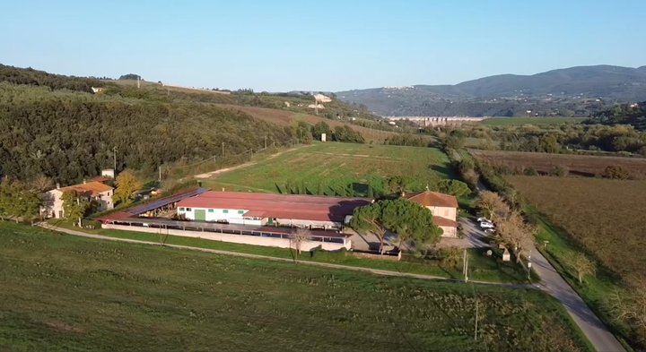Progetto di accumulo energetico in una cantina vinicola italiana